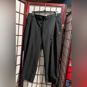 Gap Fit • Women’s Hiking Crop (L)